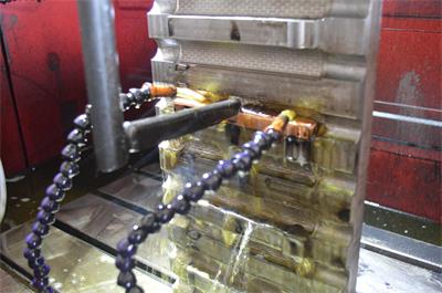 數(shù)控火花機放電加工過程