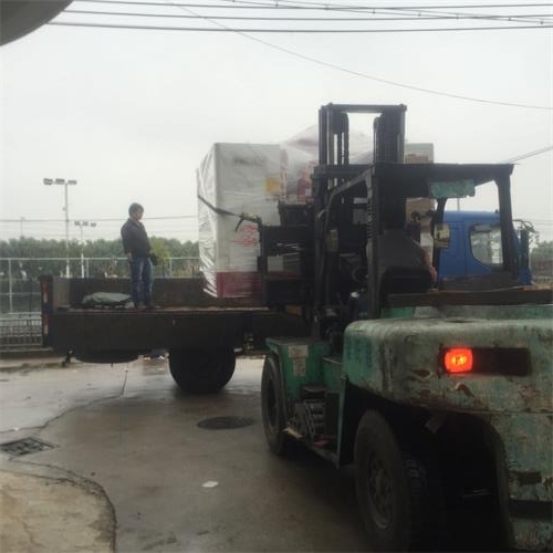 數(shù)控加工中心裝車中 數(shù)控加工中心裝車中